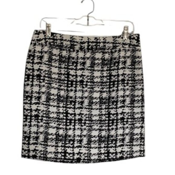 ANN TAYLOR Graphic Print Black White Mini Skirt 6 Petite - Picture 1 of 11